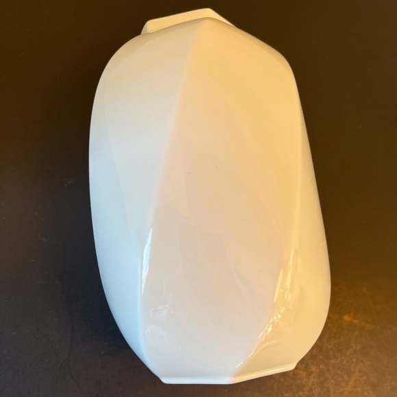 Mikasa Bone China White Hexagonal Swirl Vase - Picture 3 of 7